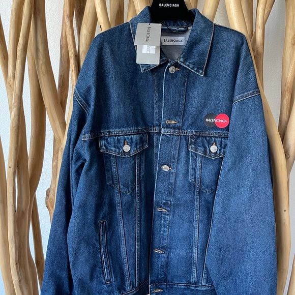 BALENCIAGA
Oversized embroidered faded denim - Picture 7 of 15